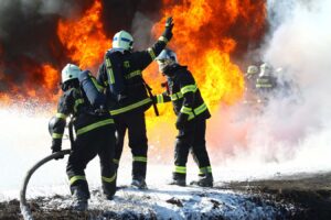 Hašení požáru hořlavých kapalin na vodní ploše, IMZ Neratovice