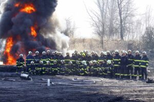 Hašení požáru hořlavých kapalin na vodní ploše, IMZ Neratovice